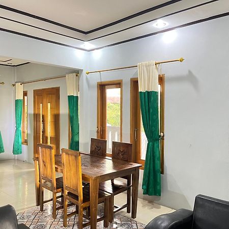 Villa Mutiara Citra Puncak Bu Eva Sampal Kültér fotó