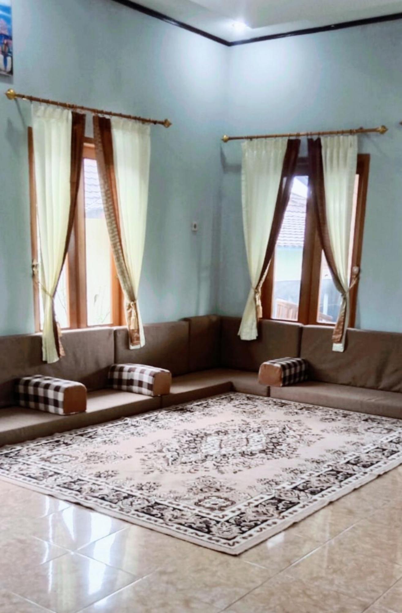 Villa Mutiara Citra Puncak Bu Eva Sampal Kültér fotó