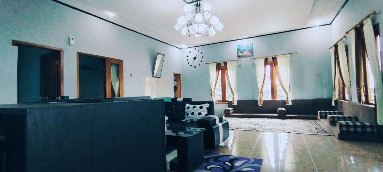 Villa Mutiara Citra Puncak Bu Eva Sampal Kültér fotó
