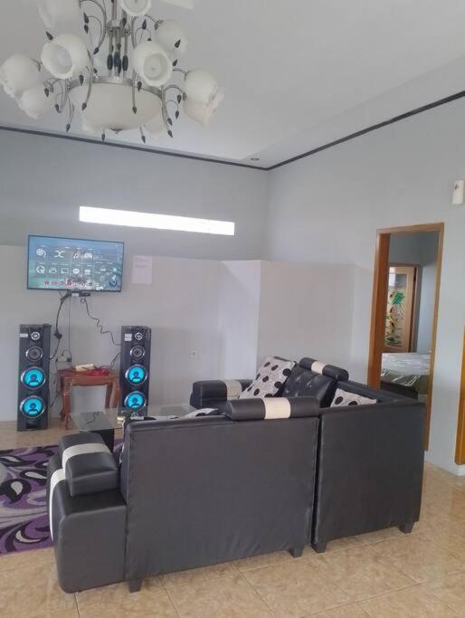 Villa Mutiara Citra Puncak Bu Eva Sampal Kültér fotó