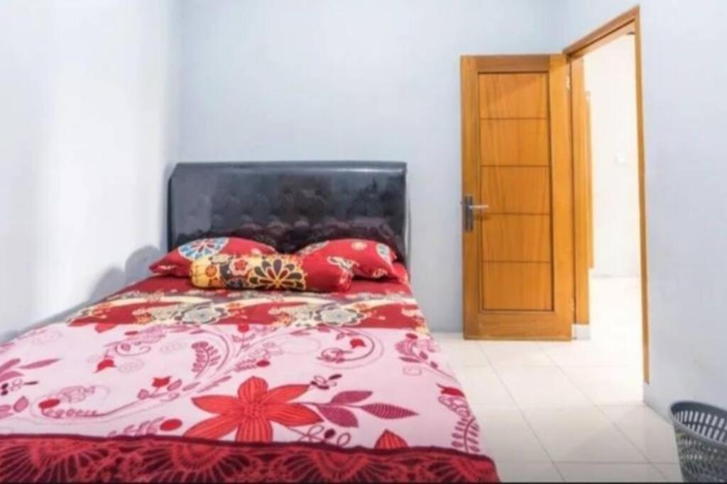 Villa Mutiara Citra Puncak Bu Eva Sampal Kültér fotó