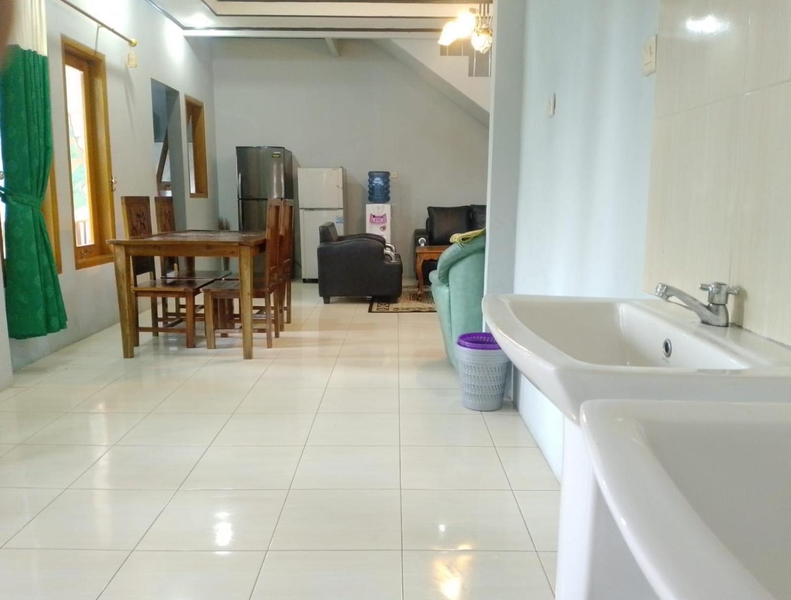 Villa Mutiara Citra Puncak Bu Eva Sampal Kültér fotó