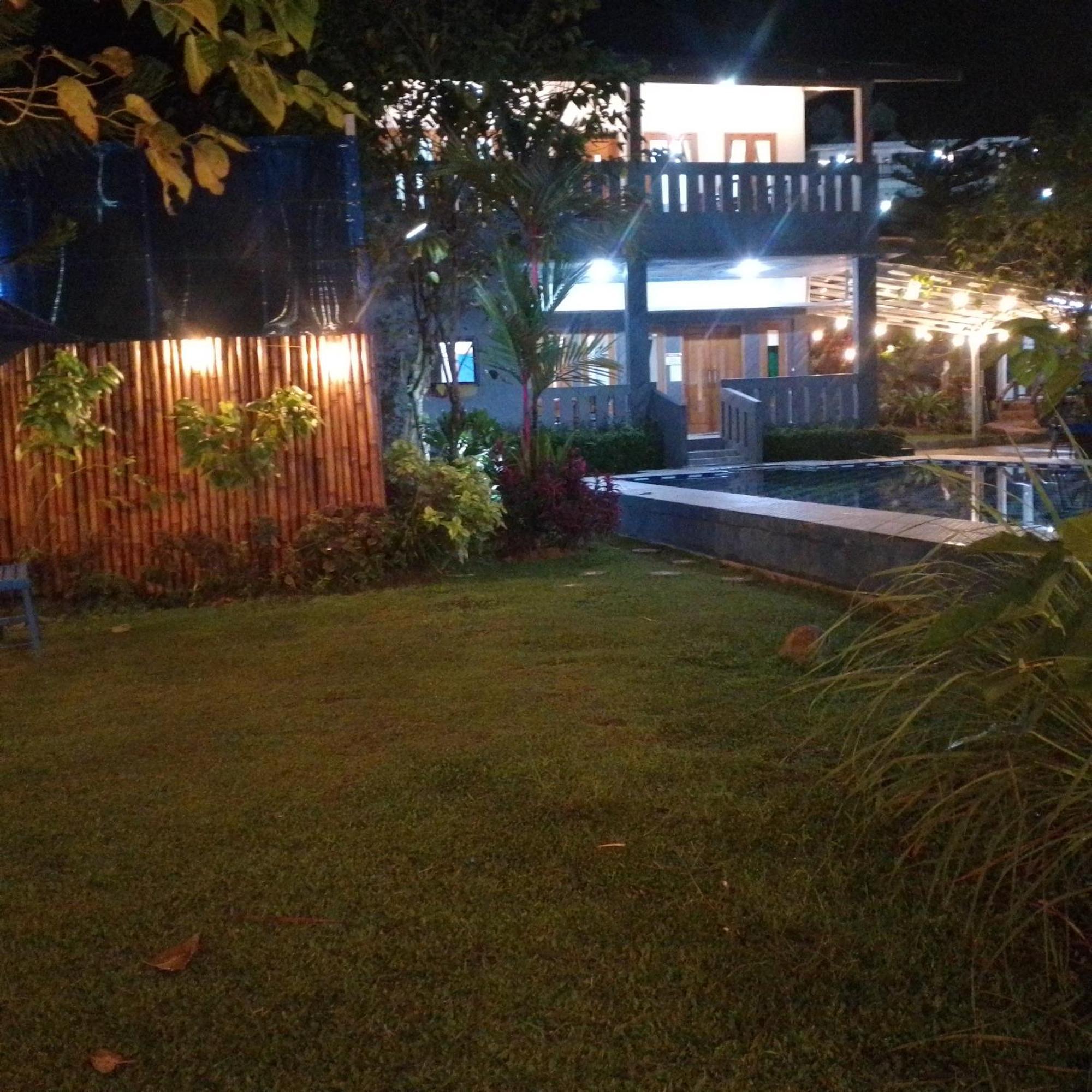 Villa Mutiara Citra Puncak Bu Eva Sampal Kültér fotó