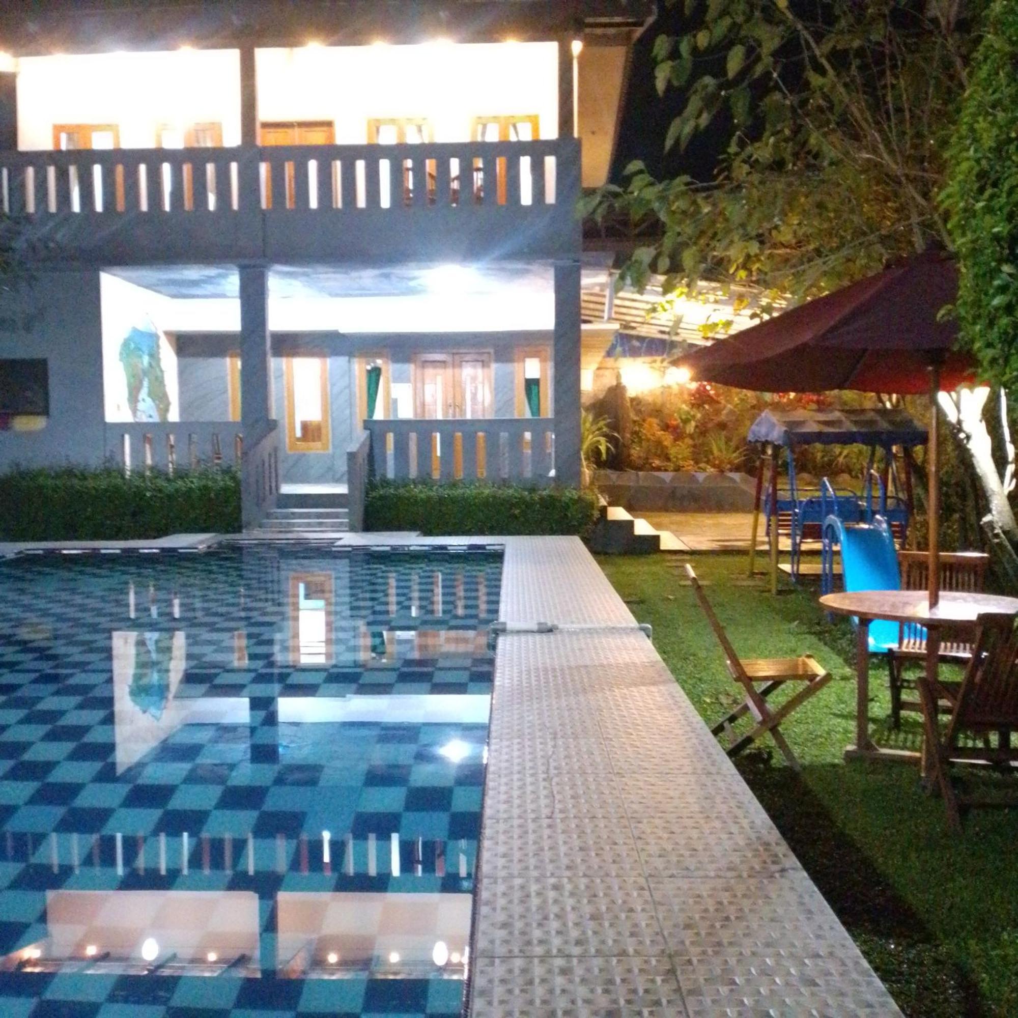 Villa Mutiara Citra Puncak Bu Eva Sampal Kültér fotó
