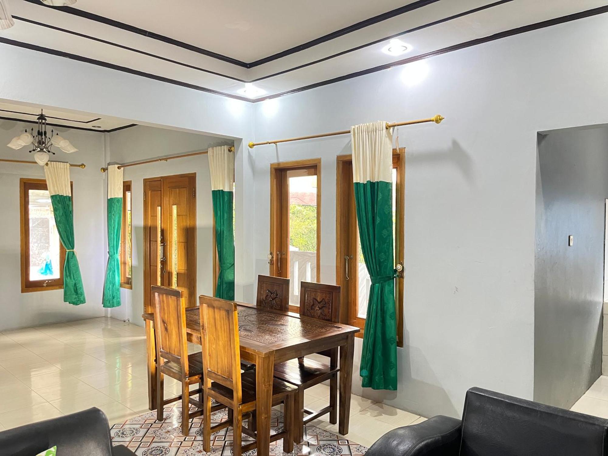 Villa Mutiara Citra Puncak Bu Eva Sampal Kültér fotó