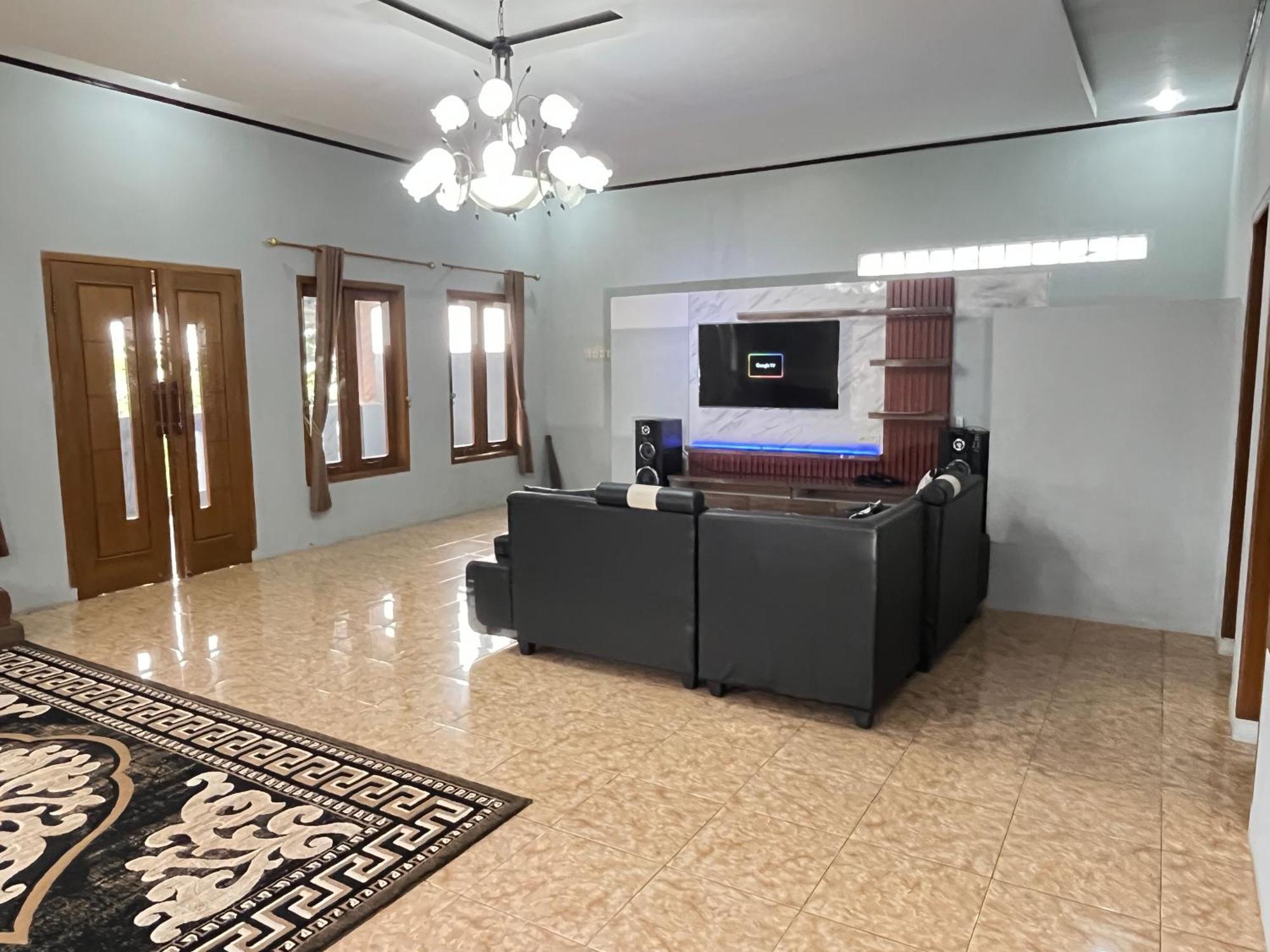 Villa Mutiara Citra Puncak Bu Eva Sampal Kültér fotó