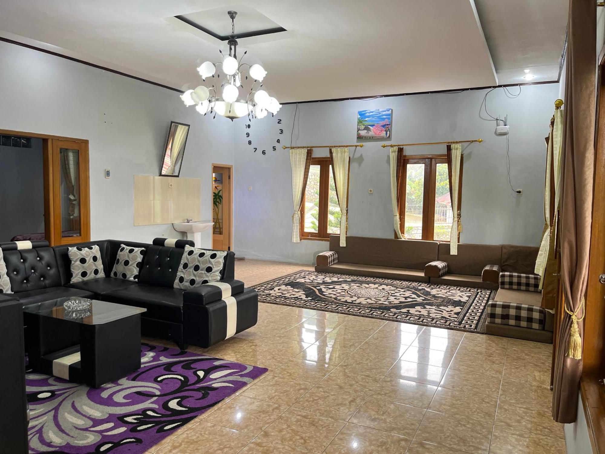 Villa Mutiara Citra Puncak Bu Eva Sampal Kültér fotó