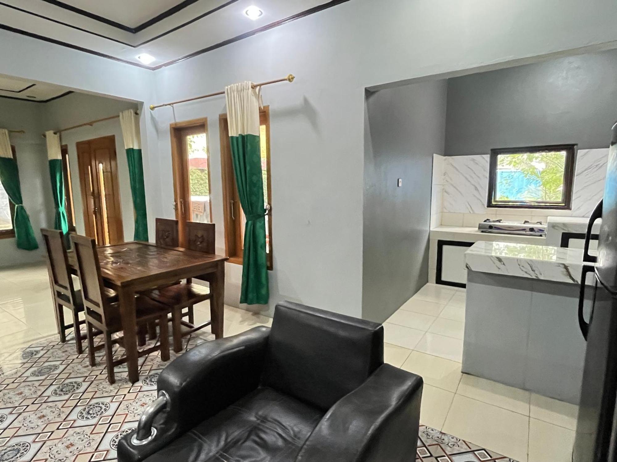 Villa Mutiara Citra Puncak Bu Eva Sampal Kültér fotó