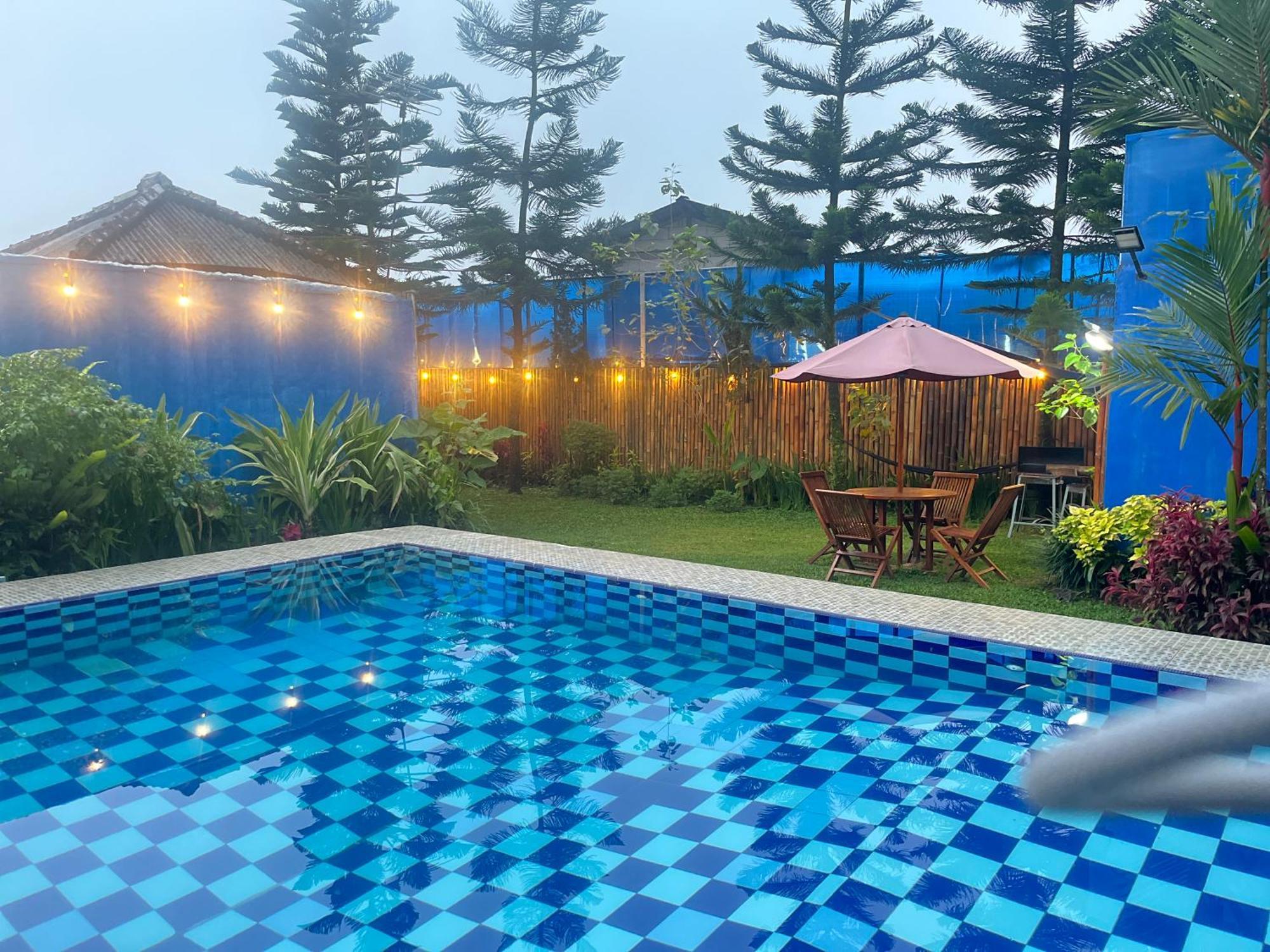 Villa Mutiara Citra Puncak Bu Eva Sampal Kültér fotó