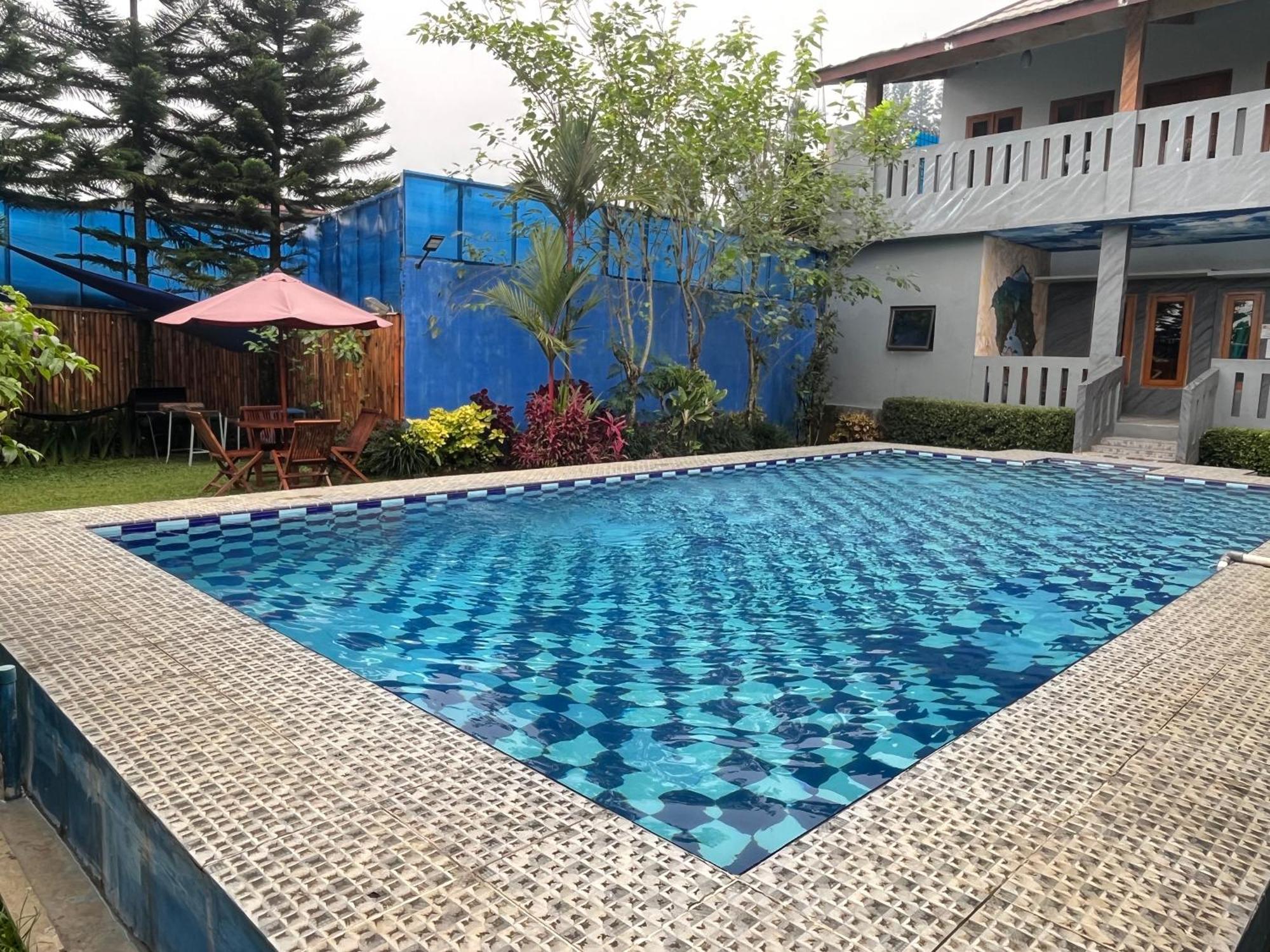 Villa Mutiara Citra Puncak Bu Eva Sampal Kültér fotó